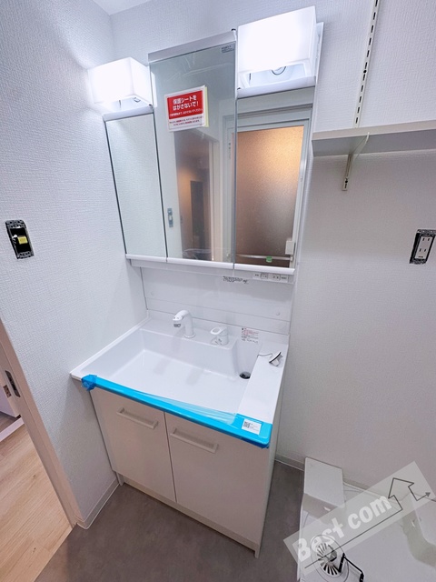 洗面設備　リフォーム中　同一間取り　別号室の写真です