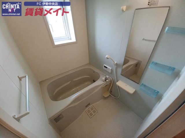 バス・シャワールーム　別部屋反転画像参考