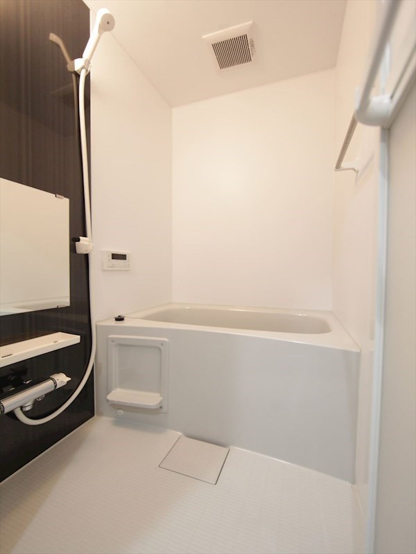 バス・シャワールーム　追い焚き・オートバス機能付お風呂