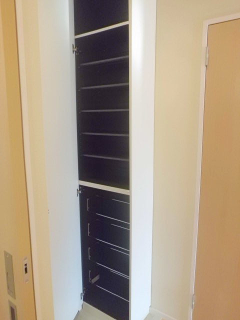 玄関　玄関にはシューズボックスあり　同仕様