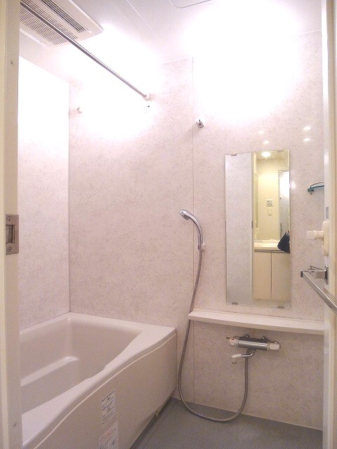 バス・シャワールーム　追焚、浴室換気乾燥機付です