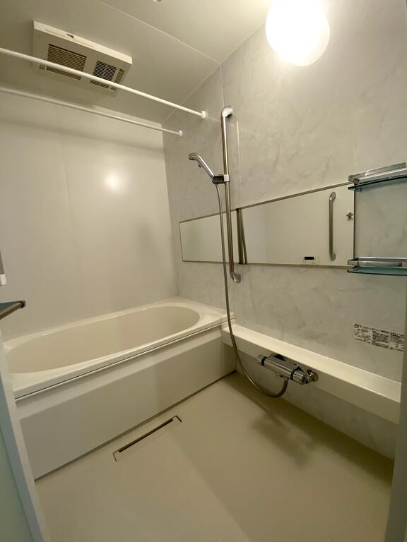 バス・シャワールーム　追炊き及び浴室乾燥機付きバスルーム