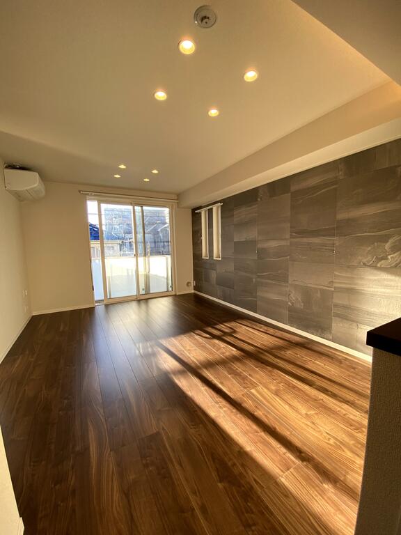 居室・リビング　角部屋フローリング15.4帖のリビングルームです。