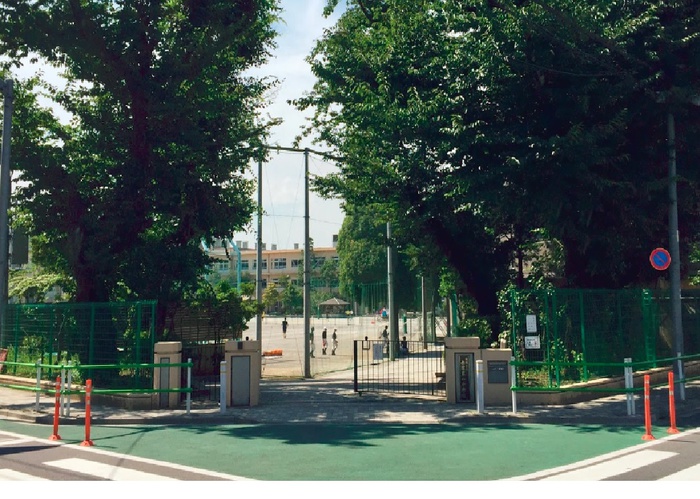 中学校　板橋区立赤塚第一中学校（中学校）まで409m