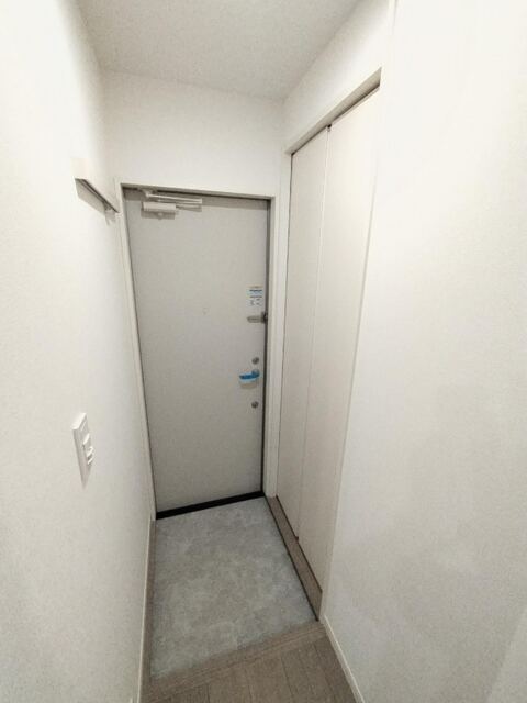 玄関　建築中の写真となります。