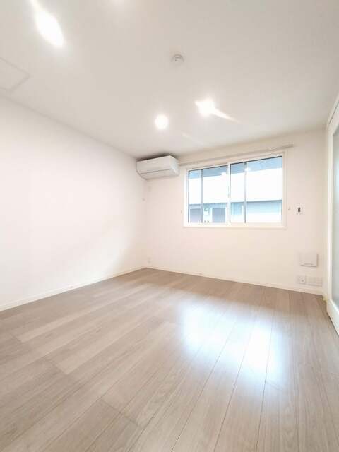 居室・リビング　建築中の写真となります。