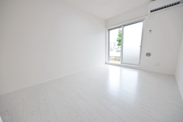 居室・リビング　☆明るい色の内装がおしゃれ☆