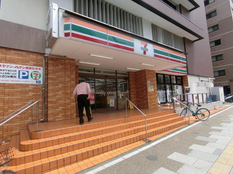 コンビニ　セブンイレブン（コンビニ）まで30m