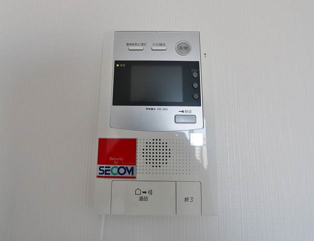 セキュリティ　緊急ボタンを押すとすぐにセコムが対応