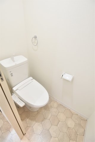 トイレ　画像は別号室。ご参考にどうぞ