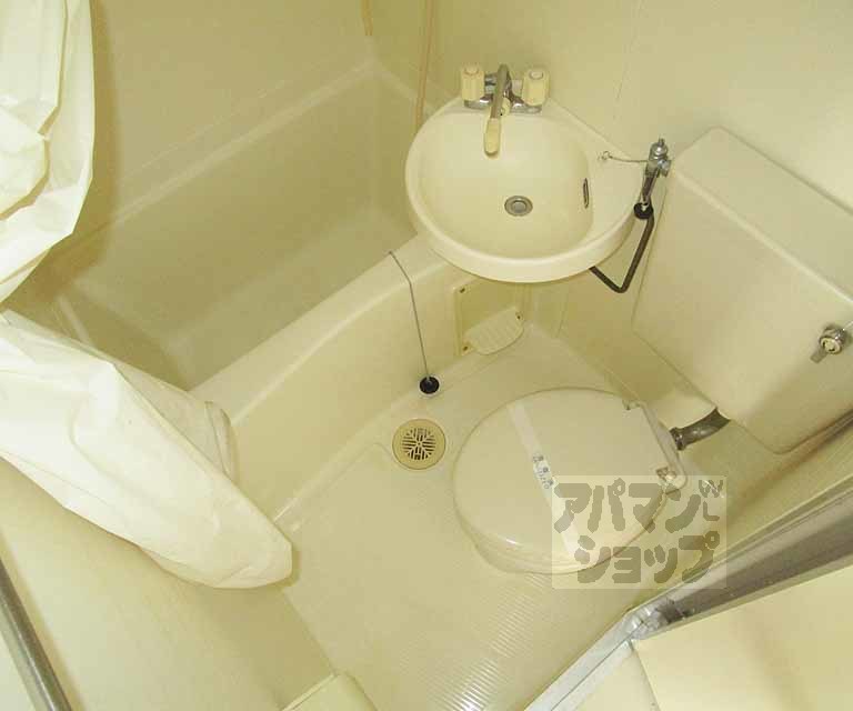 バス・シャワールーム　２０２号室の写真です。