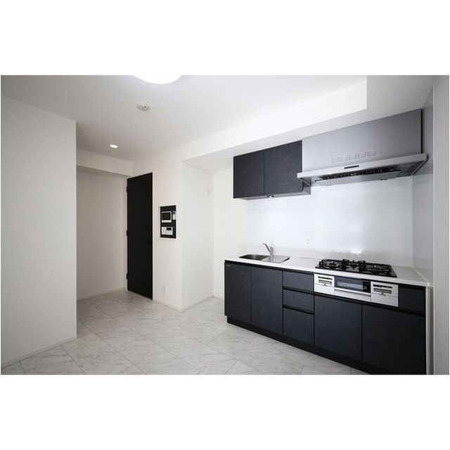 居室・リビング　同タイプ別号室のお写真です※シーリングライトはございません。