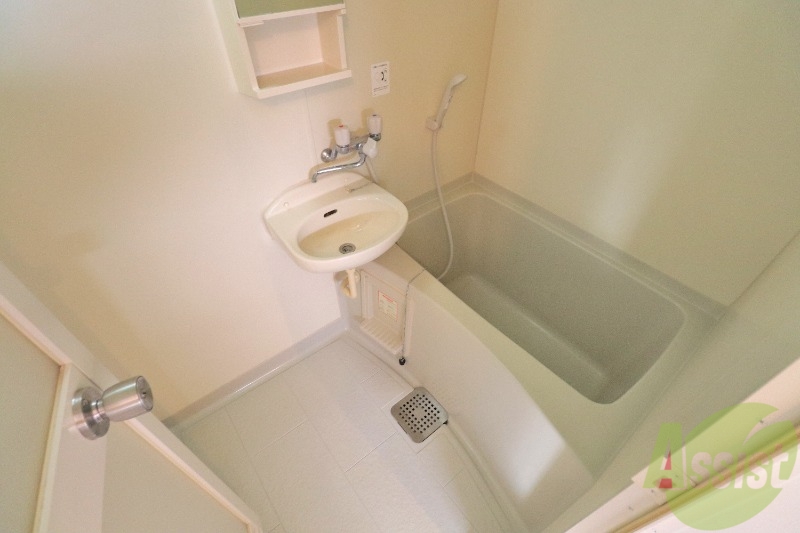 バス・シャワールーム　洗面台付浴室