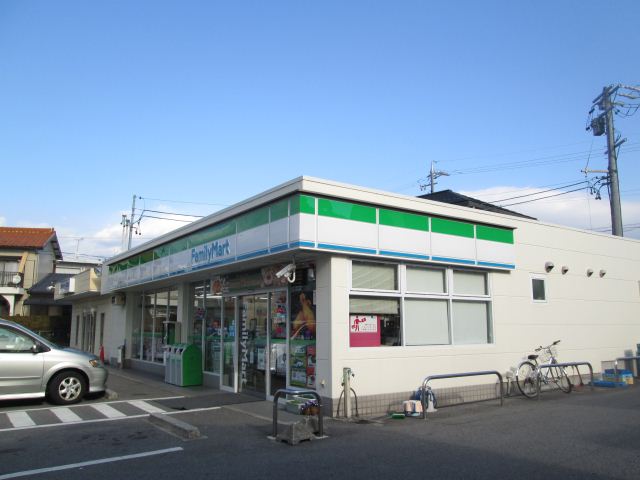 コンビニ　ファミリーマート（コンビニ）まで270m