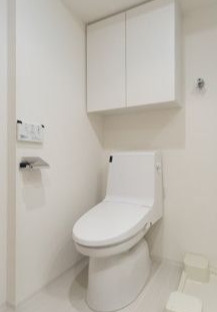 トイレ　落ち着いた色調のトイレです