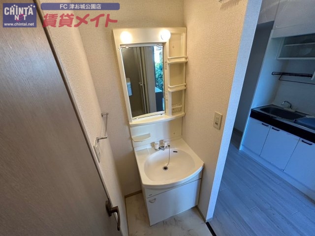 洗面設備　反転タイプ参考写真