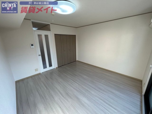居室・リビング　反転タイプ参考写真
