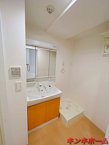 洗面設備　写真は別のお部屋です。