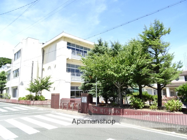 小学校　湖西市立新居小学校（小学校）まで606m