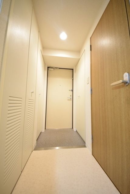 玄関　玄関にはシューズボックス以外にも収納があります