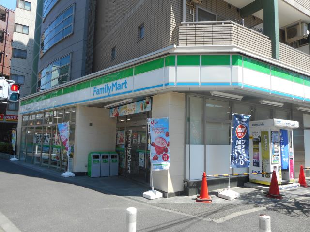 コンビニ　ファミリーマート（コンビニ）まで120m