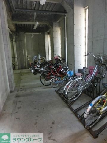 その他共有部分　屋内駐輪場完備
