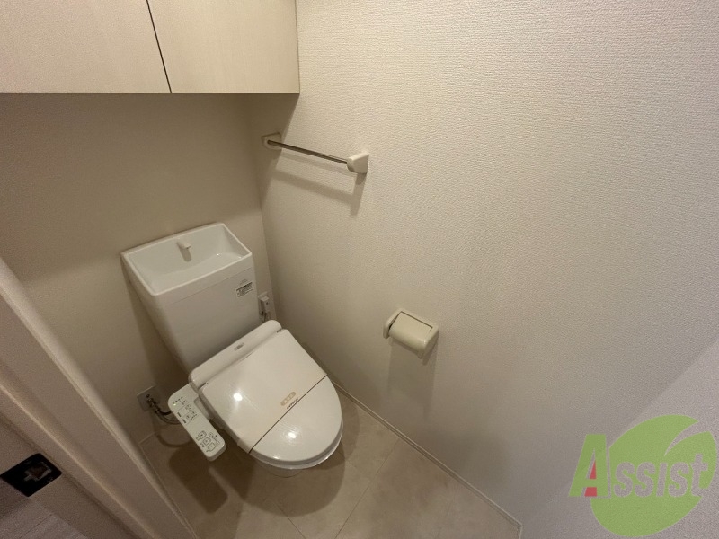 トイレ　トイレはウォシュレット機能付きです。安心して使用できますね。
