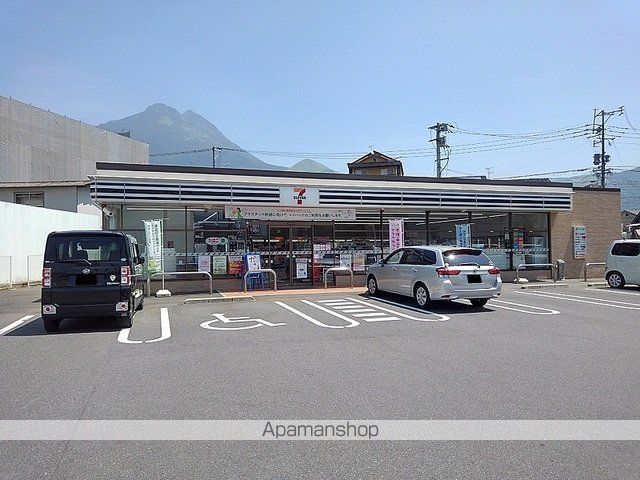 コンビニ　セブンイレブン　湯布院川上店（コンビニ）まで1800m