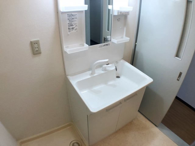 洗面設備　洗面所内に洗濯機置場あり♪