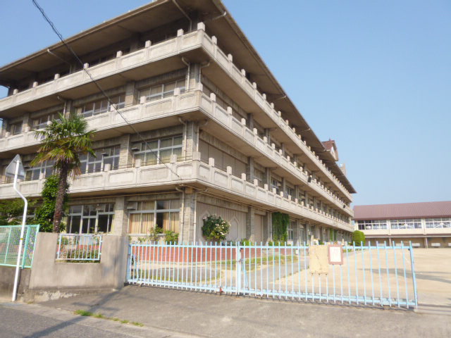 小学校　連島神亀小学校（小学校）まで659m