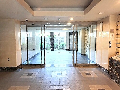 エントランス　エントランスホール