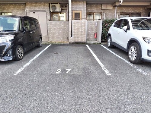 駐車場　敷地内平面駐車場