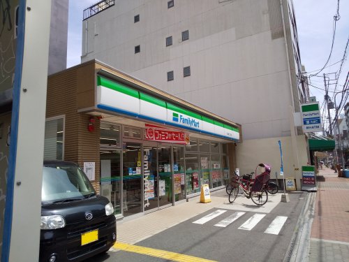 コンビニ　ファミリーマート 日本橋二丁目店（コンビニ）まで249m