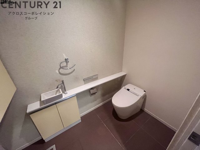 トイレ　温水洗浄便座付きのトイレです♪