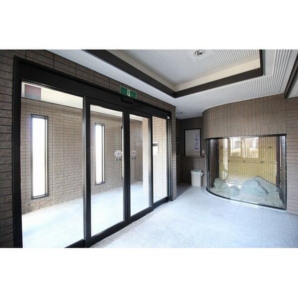 仙台市地下鉄南北線 八乙女駅 徒歩18分 8階建 築30年の玄関写真