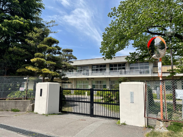 中学校　松本市立筑摩野中学校（中学校）まで882m