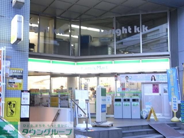 コンビニ　ファミリーマート（コンビニ）まで24m