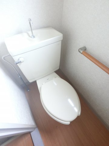 千葉都市モノレール 千城台北駅 徒歩5分 4階建 築39年のトイレ写真