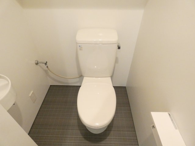 小田急線 祖師ケ谷大蔵駅 徒歩7分 7階建 築24年のトイレ写真