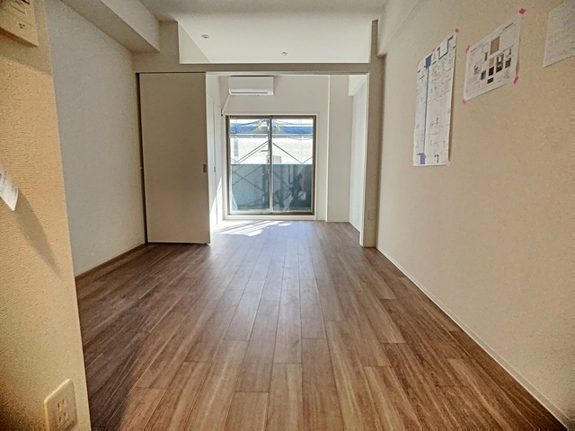 セレニテ神戸元町プリエの居間写真