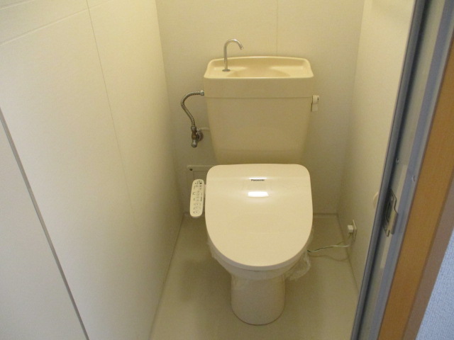 浜松市中央区 3階建 築25年のトイレ写真