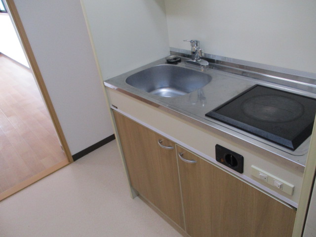 浜松市中央区 3階建 築25年のキッチン写真