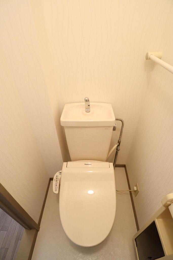 トイレ　温水洗浄便座付