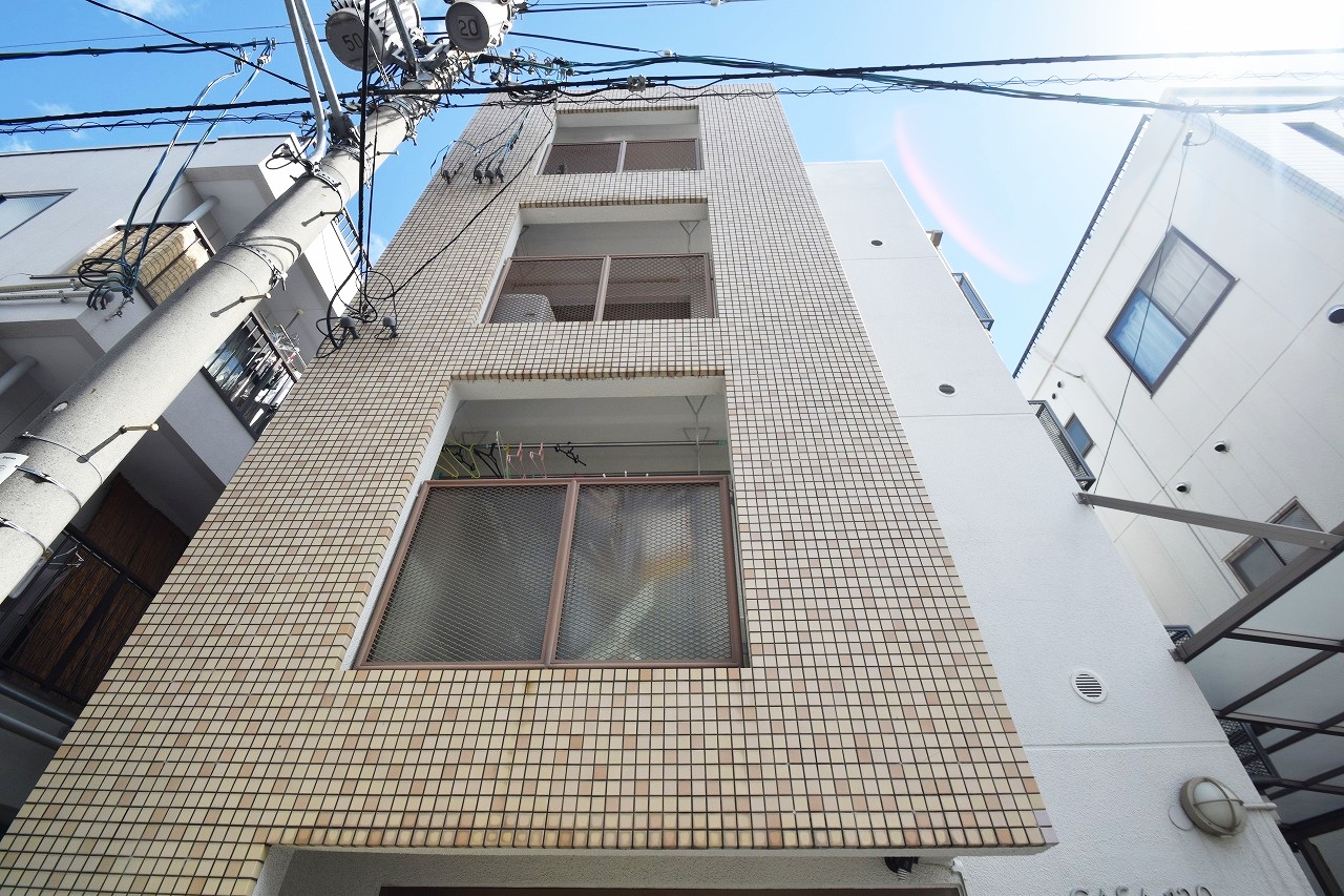 建物外観　外観はいたってふつうですが・・・