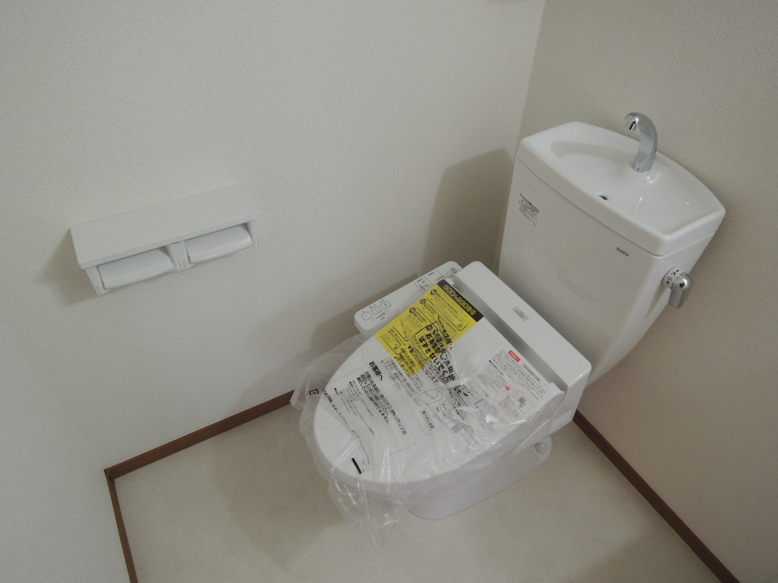 トイレ　ウォシュレット付き