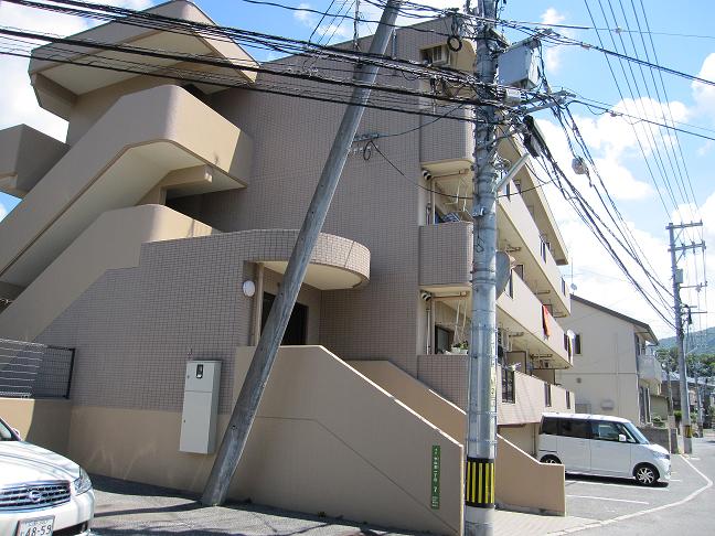 【中山サニーハイツの建物外観】