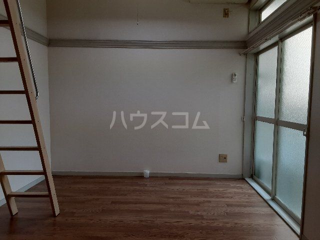 【名古屋市西区南川町のアパートの居室・リビング】