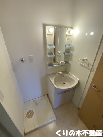 洗面設備　脱衣スペースもあります