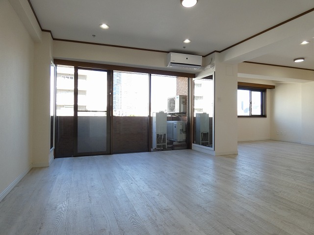 居室・リビング　内観1