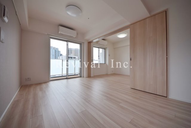 居室・リビング　高級感あるリビング空間でございます